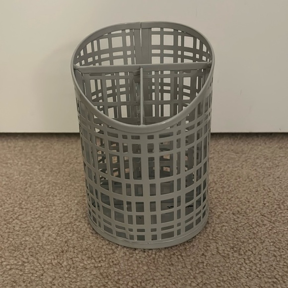 Home Accents gray metal Organizer pencil scissors, pen holder - Picture 1 of 6